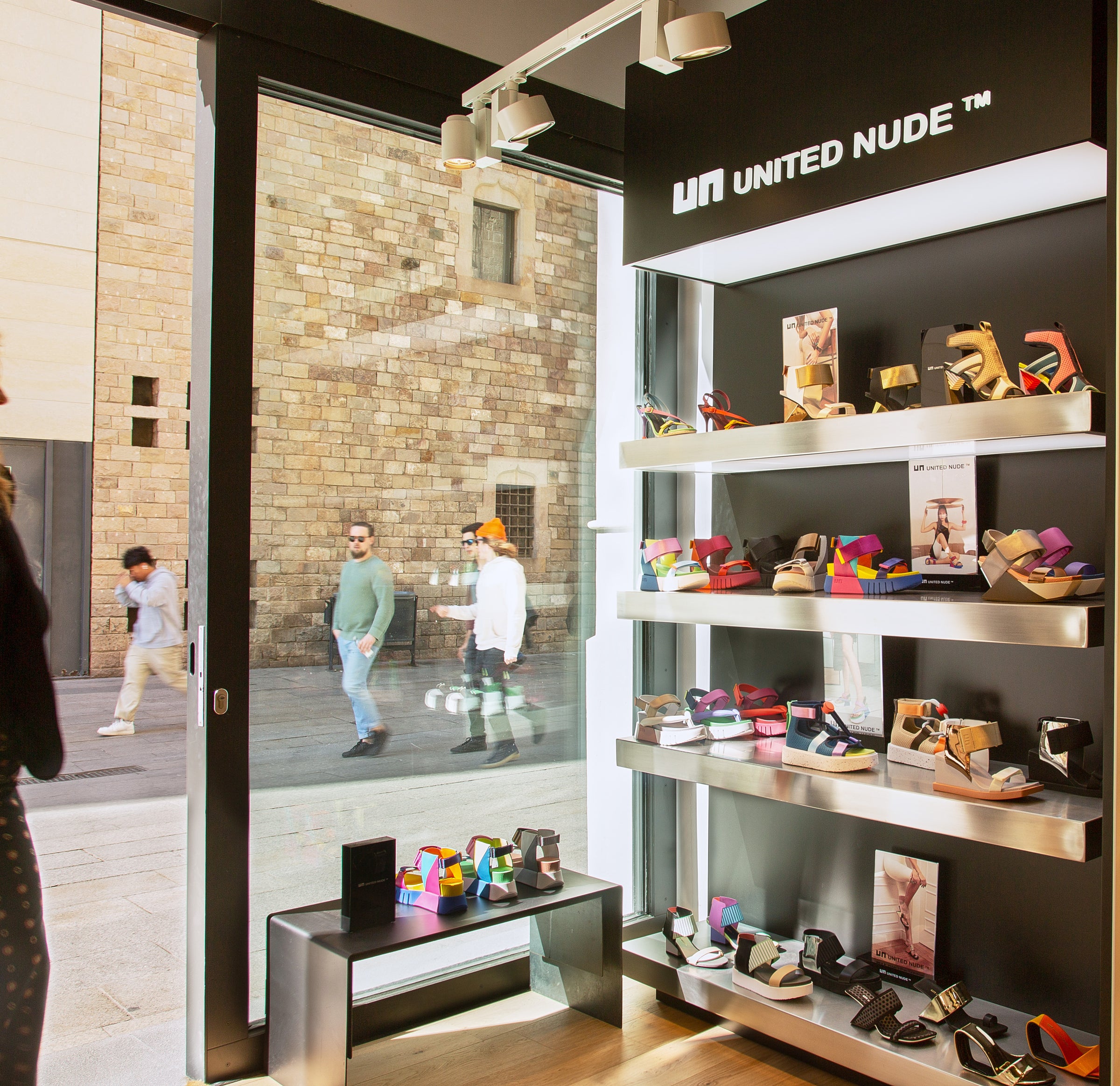 United Nude zapatos. Tienda física United Nude España. Puntos de venta físicos United Nude España. United Nude en El Corte Inglés. Calzado de diseño para mujer. Comprar United Nude en España.