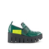 Mocasín de piel para mujer con plataforma color verde.