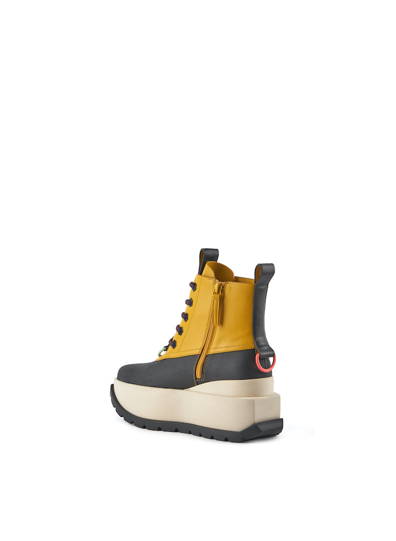 Botín de piel amarillo con cordones y plataforma para mujer.