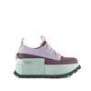 Deportiva elegante de piel para mujer en tonos pastel.