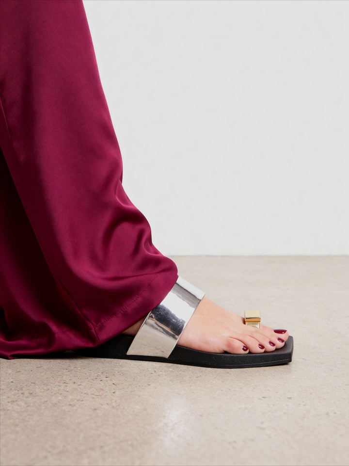 LOOP TOE LO CUBE RING SILVER