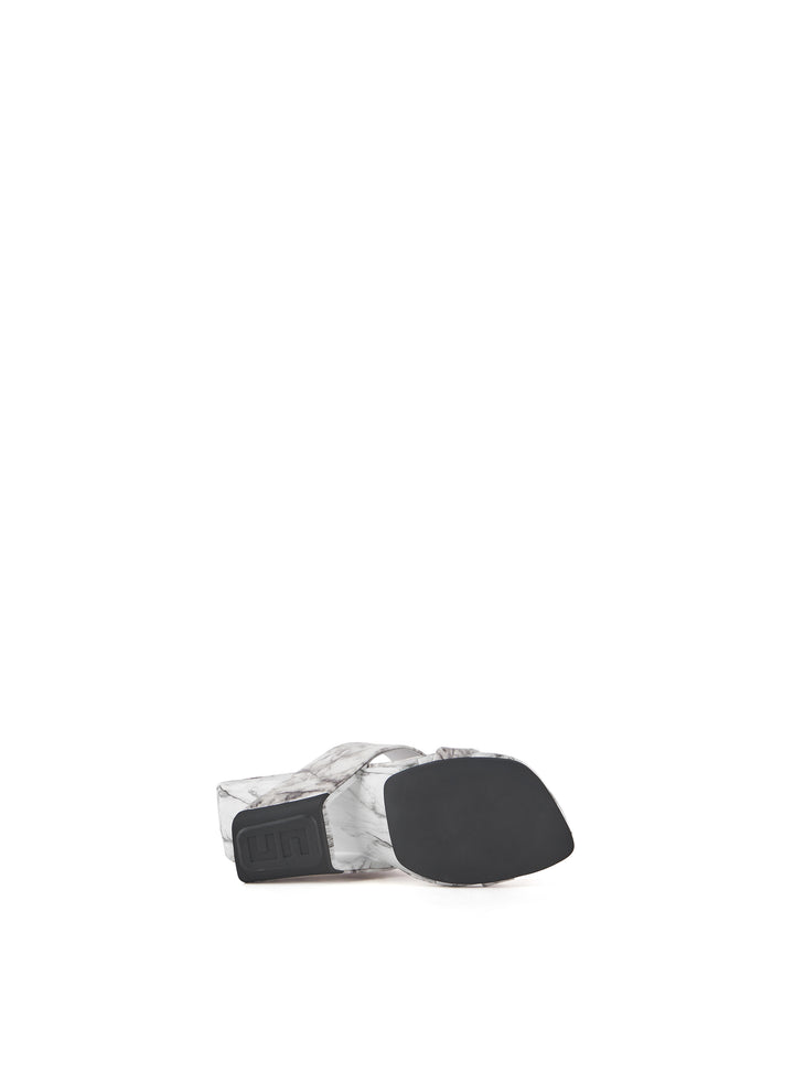 MUESTRA 38 | LOOP TOE HI WHITE MARBLE