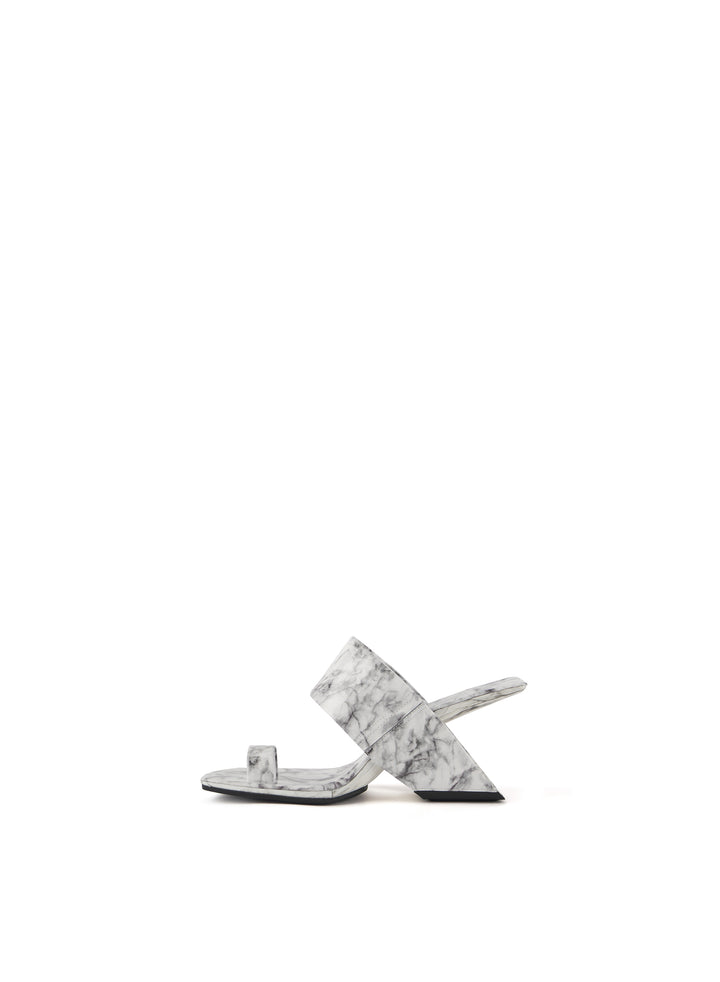 MUESTRA 38 | LOOP TOE HI WHITE MARBLE
