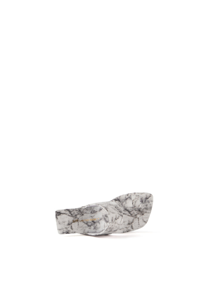 MUESTRA 38 | LOOP TOE HI WHITE MARBLE