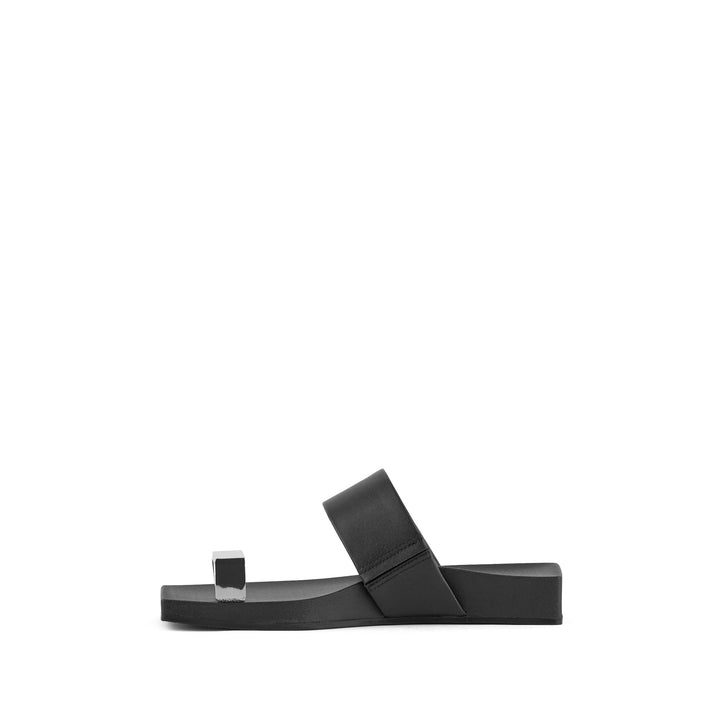 LOOP TOE LO CUBE RING BLACK