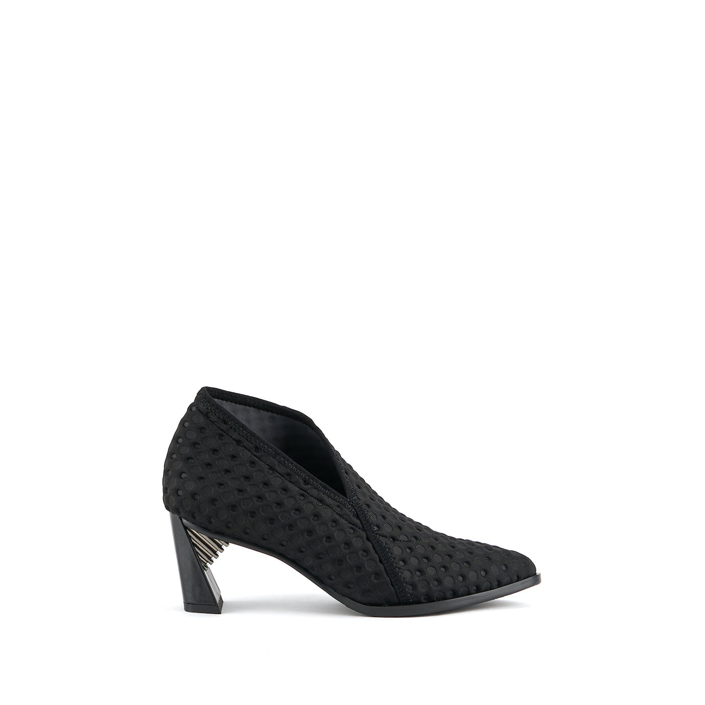 Zapato con tacón de diseño y patrón cruzado en color negro United...